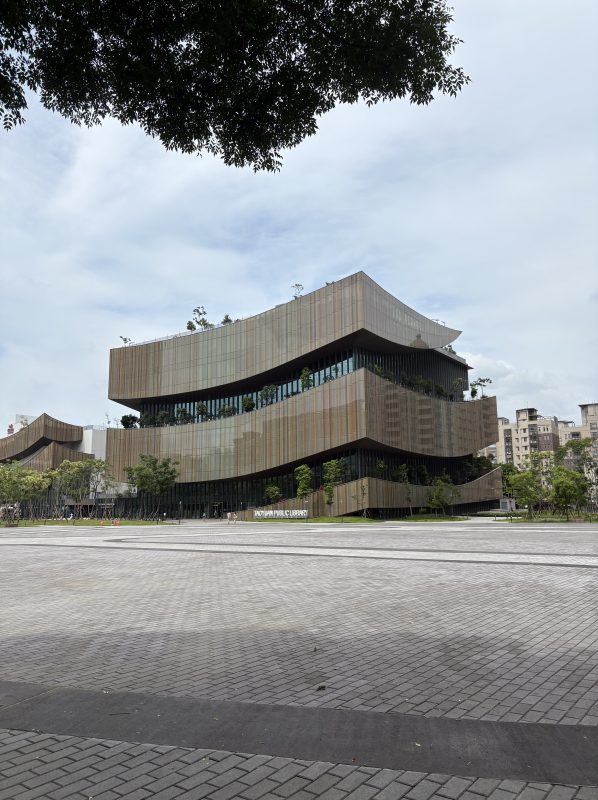 桃園市立図書館総館